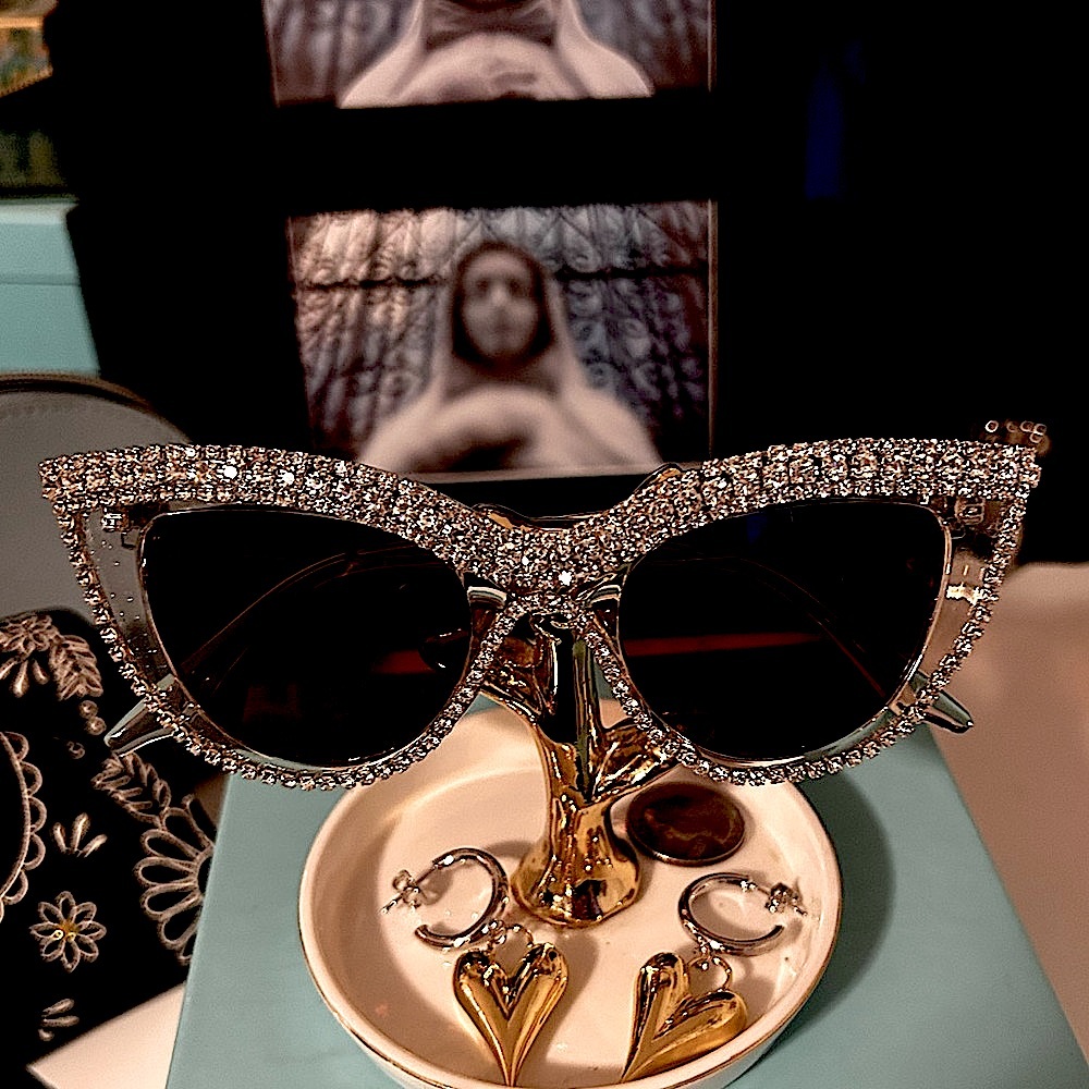 Classic Retro Rhinestone Cat-Eye 
Sunglasses & Gold/Silver Puff-Heart Earrings - Picture 5 of 7